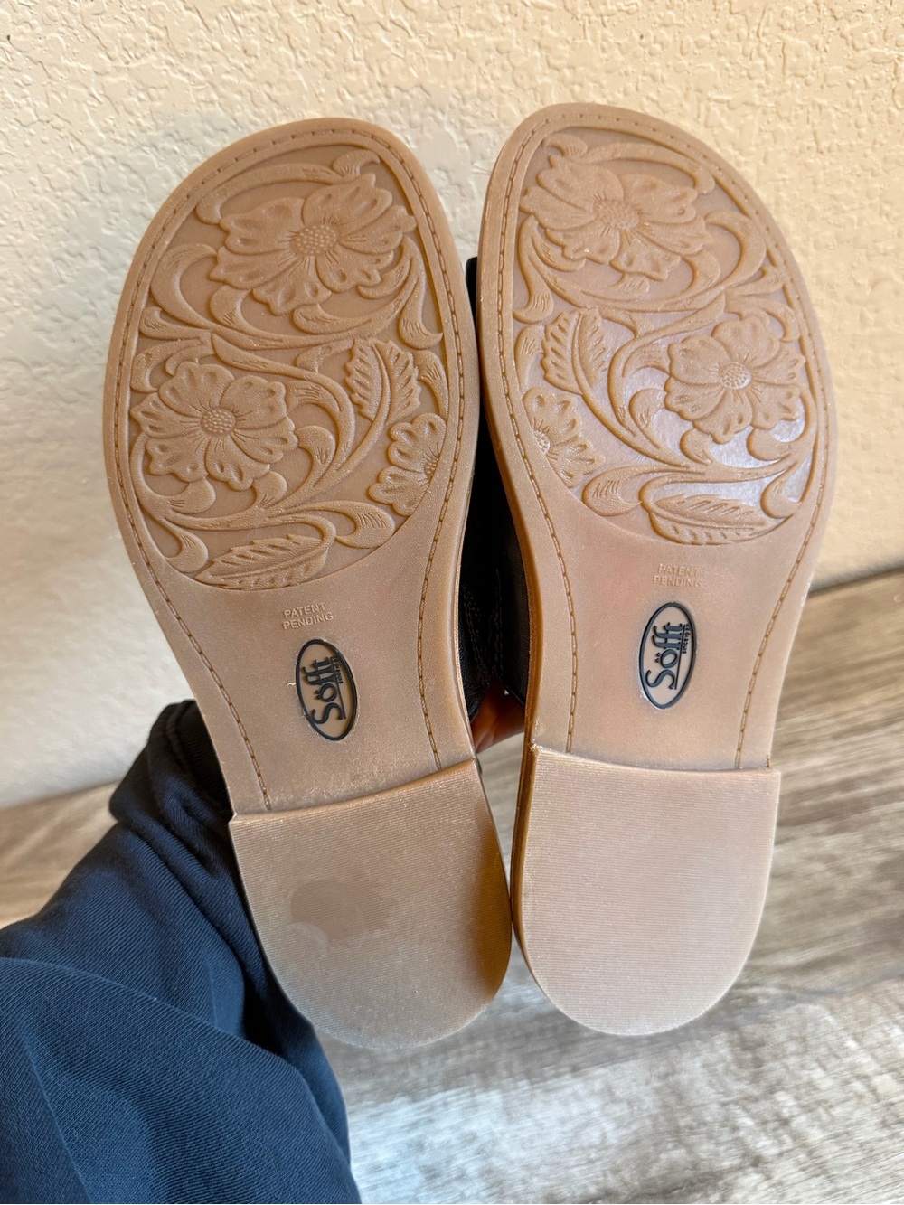 Sofft Noble Leather Slides - Picture 9 of 10